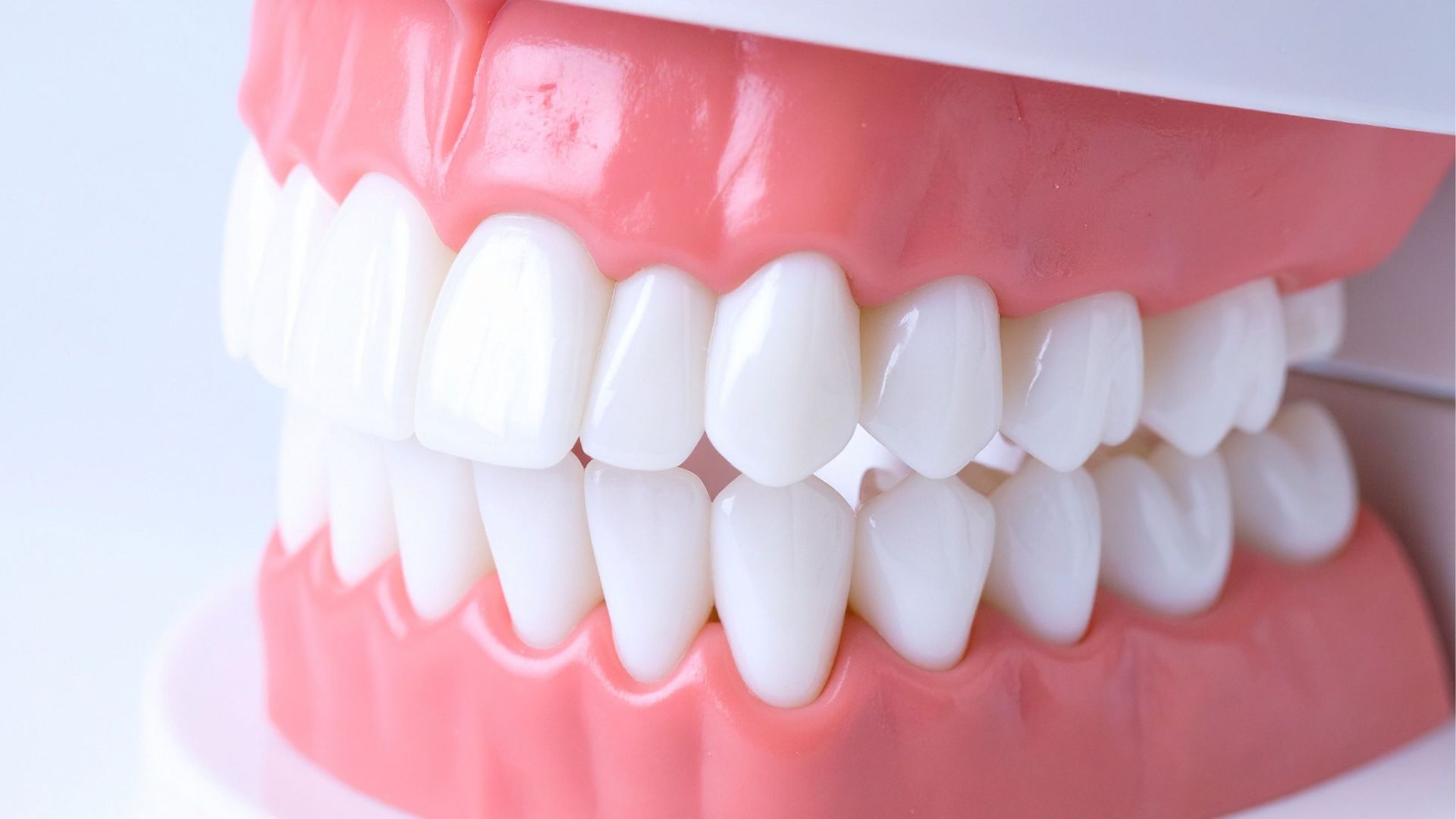 【矯正後が本当のスタート】保定期間を軽視すると“後戻り”する？｜博多駅近くの歯医者が解説