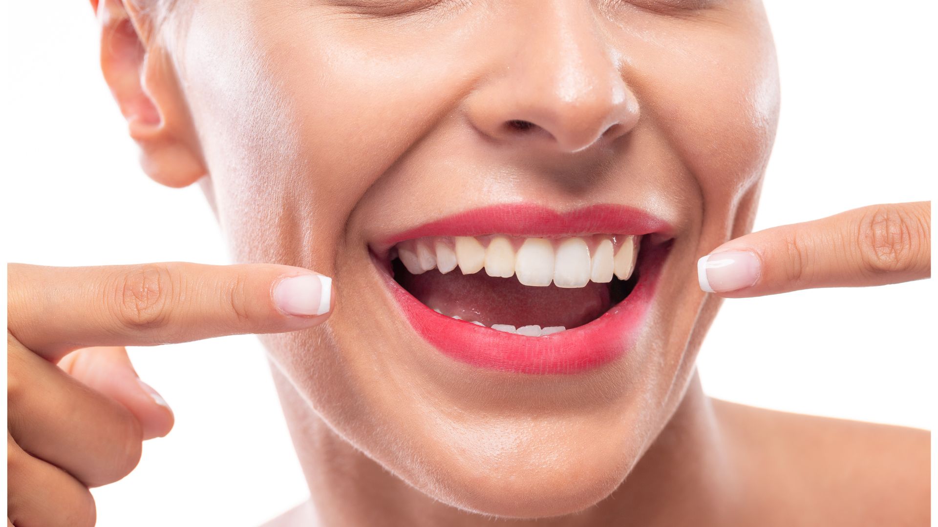 【後悔しないために！】前歯の素材選びで失敗しない5つのポイント｜博多駅5分の歯医者が徹底解説