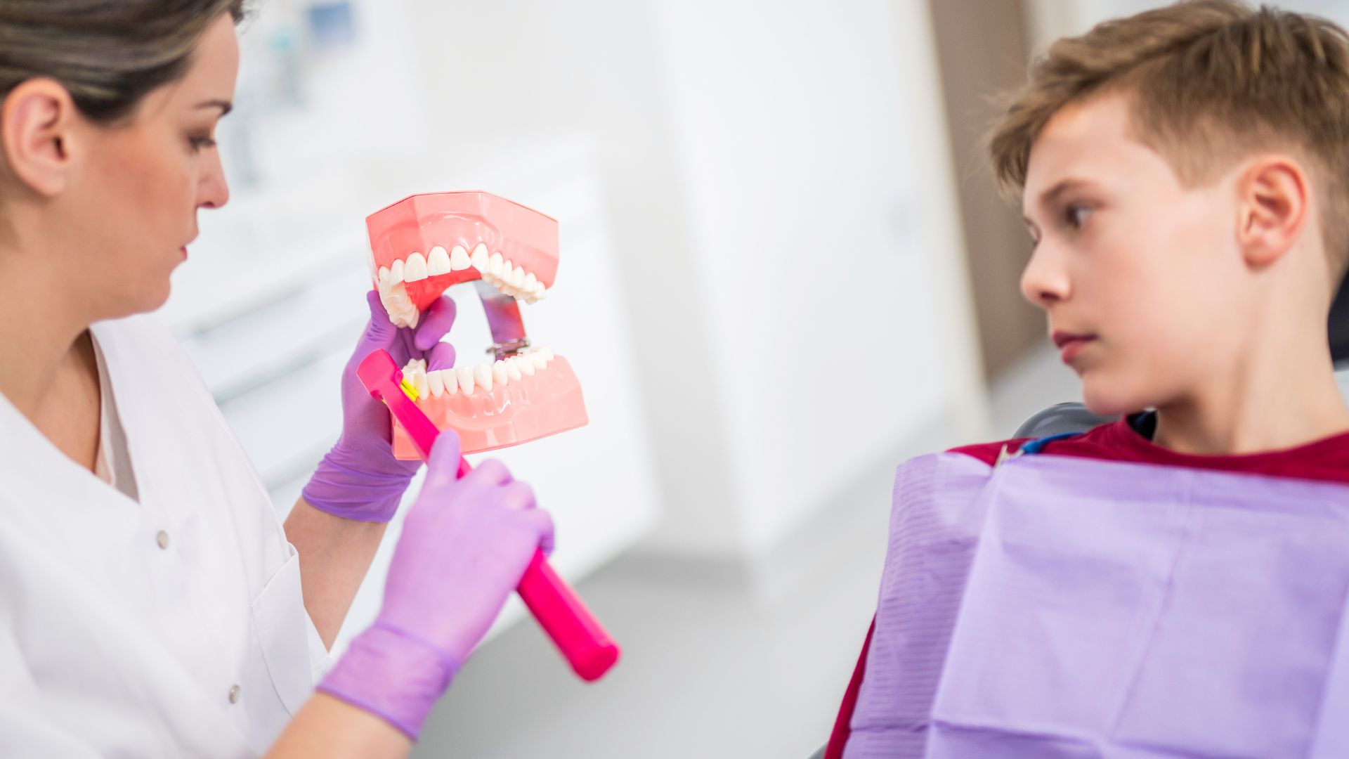 【歯科検診はどれくらいの頻度がベスト？】歯のクリーニングの効果と通う目安を歯科医が解説