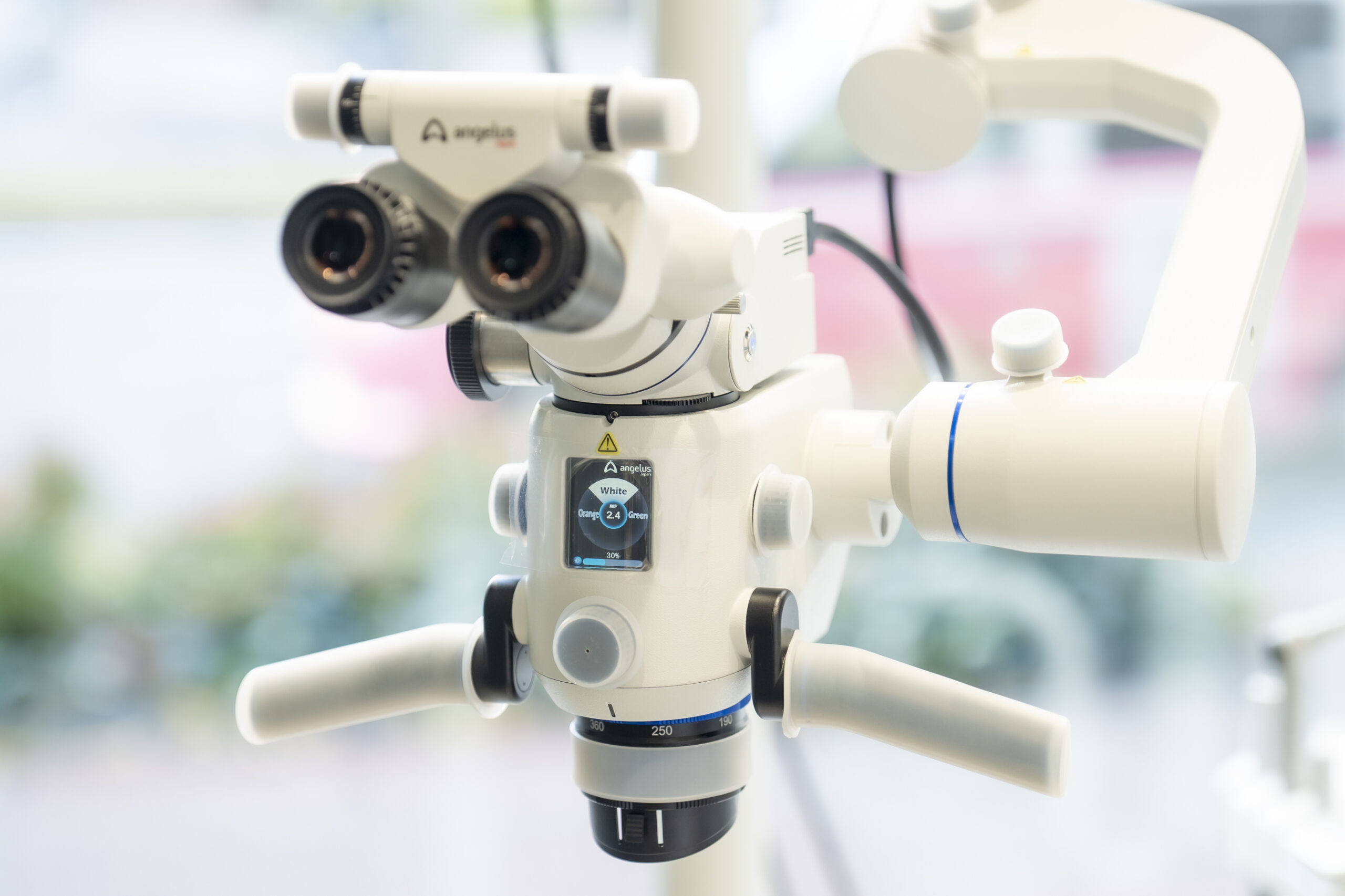 【歯科用マイクロスコープとは？】精密治療のメリット・デメリットをわかりやすく解説