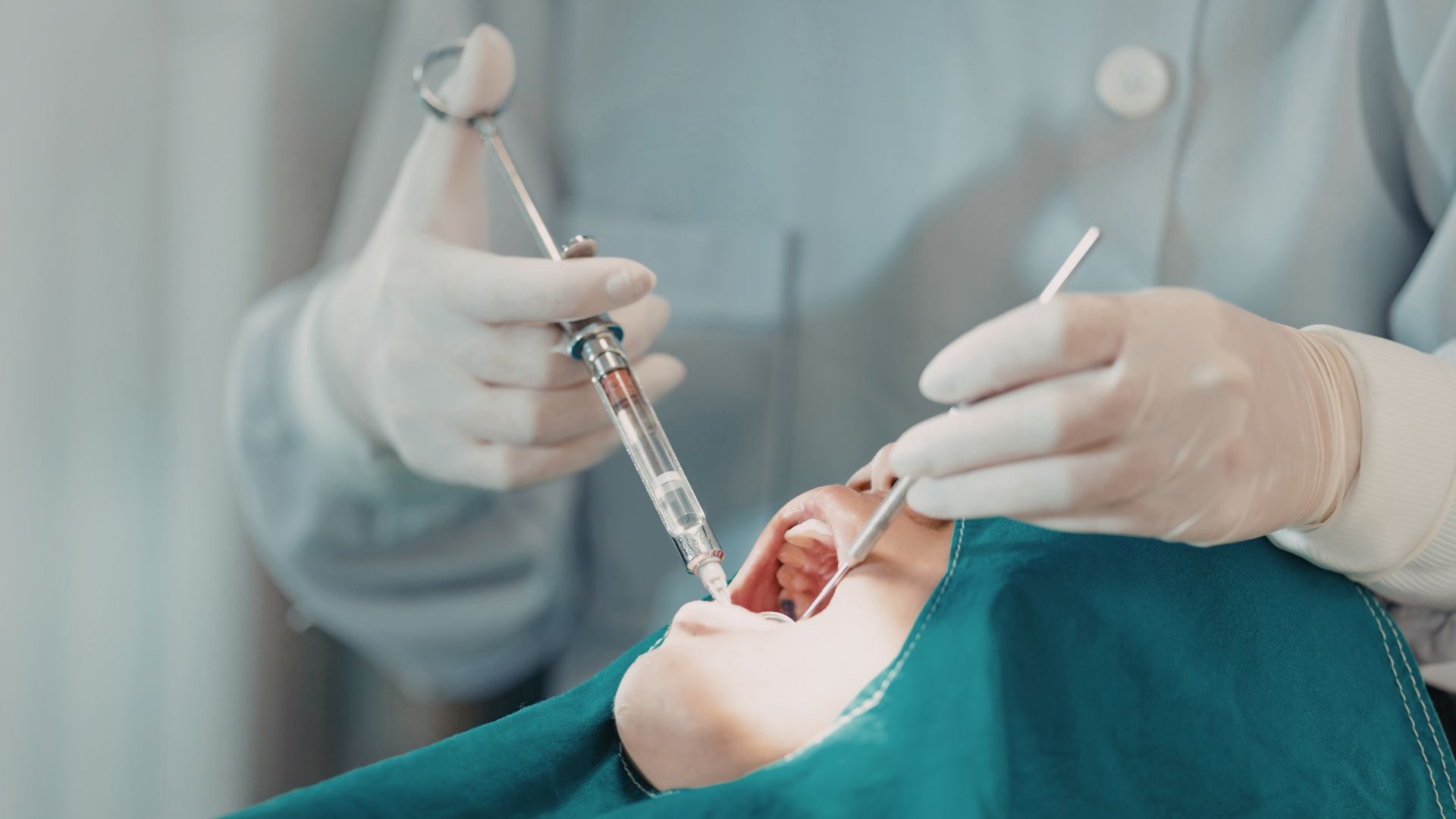 【歯医者の麻酔が怖い方へ】電動式の麻酔器とは？痛みを抑える仕組みをわかりやすく解説