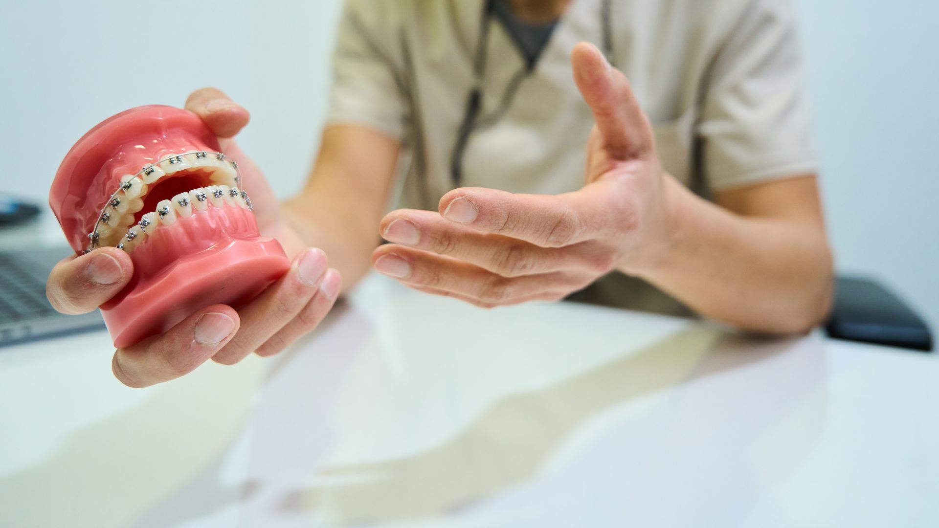 保険で矯正治療はできる？条件と注意点をわかりやすく解説