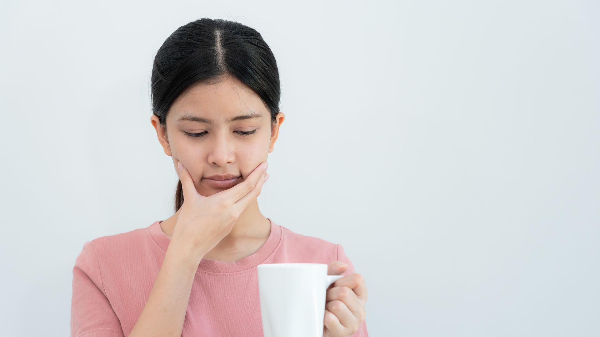 歯がしみる原因とは？知覚過敏とむし歯の見分け方